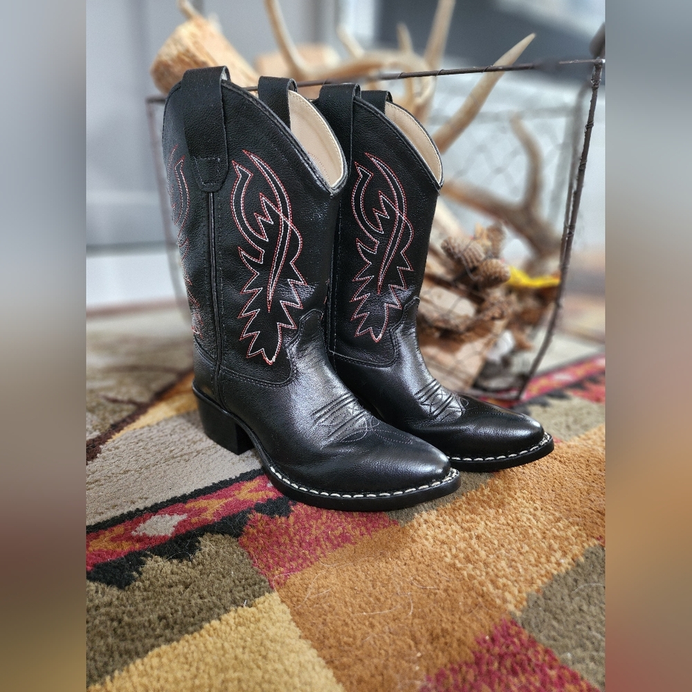 Black Western Boys Cody James Cowboy Boots with Red Stitching - Picture 2 of 9